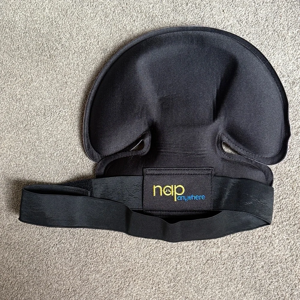 Nap Anywhere Travel Headrest in Crimson & Black 12 X 12 X 1.5” Vacation Hoilday
